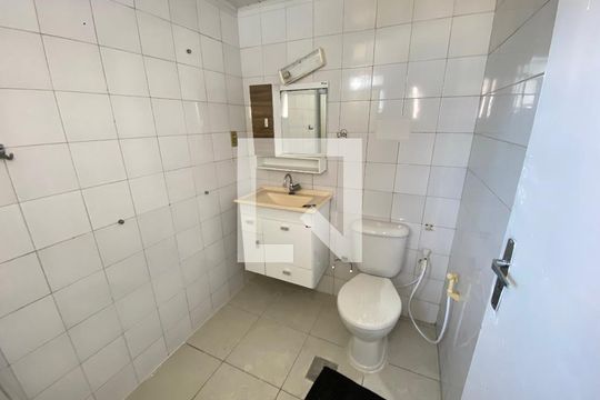 Banheiro de apartamento para alugar com 1 quarto, 50m² em Candeal, Salvador