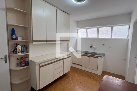 Cozinha de apartamento para alugar com 2 quartos, 90m² em Sumaré, São Paulo
