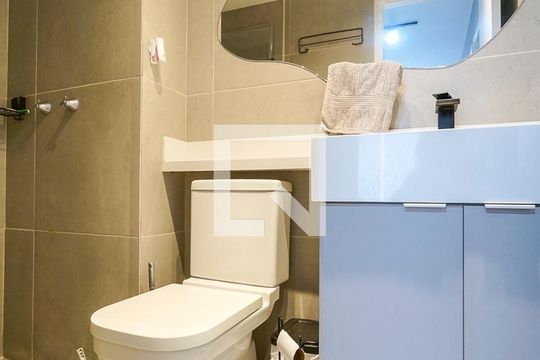 Banheiro social de apartamento para alugar com 2 quartos, 50m² em Cidade Mãe do Céu, São Paulo