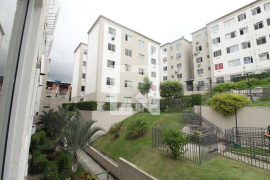 Vista da sala de apartamento para alugar com 2 quartos, 43m² em Engenheiro Leal, Rio de Janeiro