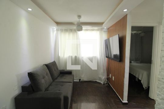 Sala de apartamento para alugar com 2 quartos, 43m² em Engenheiro Leal, Rio de Janeiro