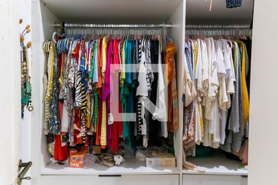 Closet  de casa à venda com 4 quartos, 250m² em Fonseca, Niterói