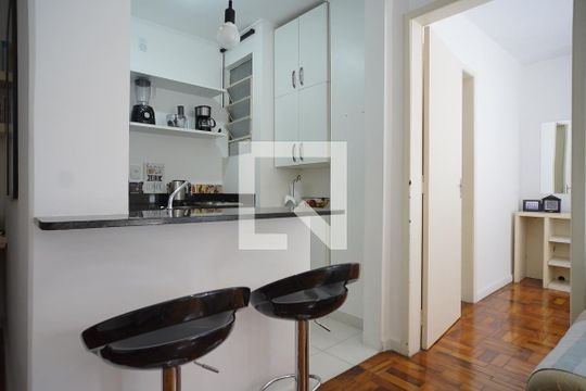 Cozinha  de apartamento à venda com 1 quarto, 40m² em Petrópolis, Porto Alegre