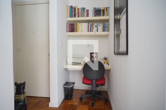 Sala  de apartamento à venda com 1 quarto, 40m² em Petrópolis, Porto Alegre