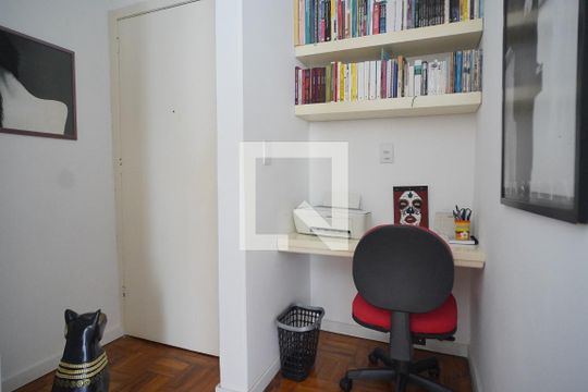 Sala  de apartamento à venda com 1 quarto, 40m² em Petrópolis, Porto Alegre