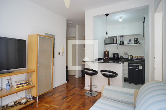Sala  de apartamento à venda com 1 quarto, 40m² em Petrópolis, Porto Alegre
