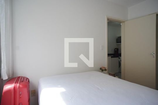 Quarto  de apartamento à venda com 1 quarto, 40m² em Petrópolis, Porto Alegre