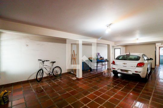 Garagem de casa à venda com 3 quartos, 203m² em Santa Teresinha, São Paulo