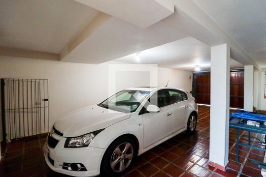 Garagem de casa à venda com 3 quartos, 203m² em Santa Teresinha, São Paulo