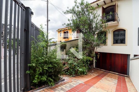 Fachada de casa à venda com 3 quartos, 203m² em Santa Teresinha, São Paulo