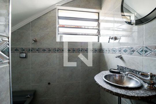 Benheiro de Serviço de casa à venda com 3 quartos, 203m² em Santa Teresinha, São Paulo