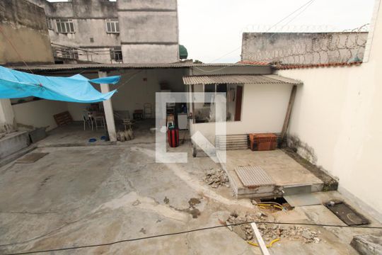 Quintal  de casa à venda com 4 quartos, 300m² em Vila da Penha, Rio de Janeiro