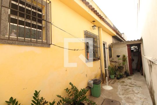Corredor casa fundos  de casa à venda com 4 quartos, 300m² em Vila da Penha, Rio de Janeiro