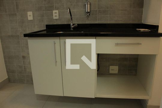 Cozinha de kitnet/studio à venda com 1 quarto, 24m² em Vila Madalena, São Paulo