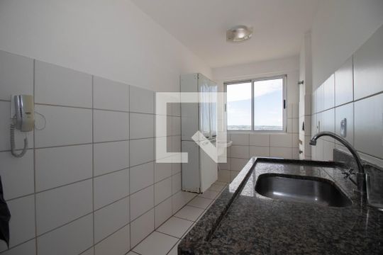 Cozinha e Área de Serviço de apartamento para alugar com 3 quartos, 65m² em Qs 501, Brasília
