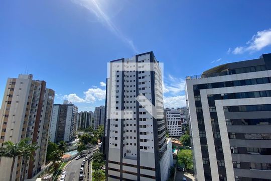 Vista da Sala de apartamento para alugar com 3 quartos, 134m² em Pituba, Salvador