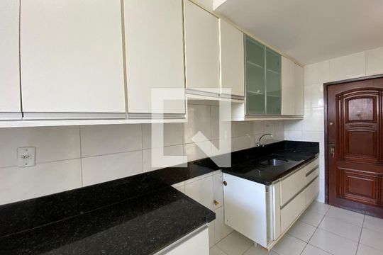Cozinha de apartamento para alugar com 3 quartos, 134m² em Pituba, Salvador