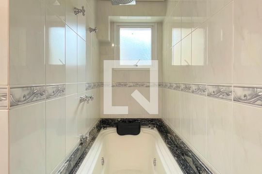 Banheiro de apartamento à venda com 2 quartos, 89m² em Mont Serrat, Porto Alegre