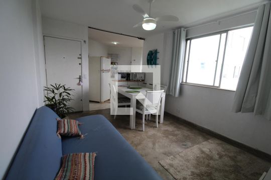 Sala de apartamento para alugar com 1 quarto, 40m² em Jacarepaguá, Rio de Janeiro