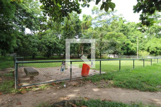 Área comum em frente aos blocos- Parcão de apartamento para alugar com 1 quarto, 40m² em Jacarepaguá, Rio de Janeiro