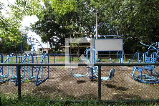 Área comum em frente aos blocos- Academia da terceira idade de apartamento para alugar com 1 quarto, 40m² em Jacarepaguá, Rio de Janeiro