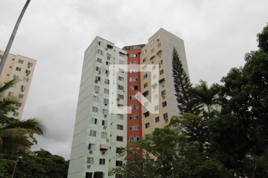 Fachada do bloco de apartamento para alugar com 1 quarto, 40m² em Jacarepaguá, Rio de Janeiro