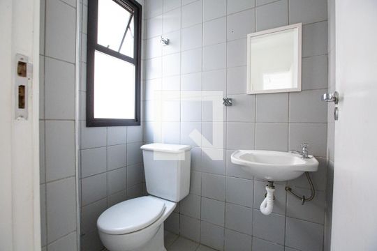 Banheiro de apartamento para alugar com 3 quartos, 190m² em Perdizes, São Paulo