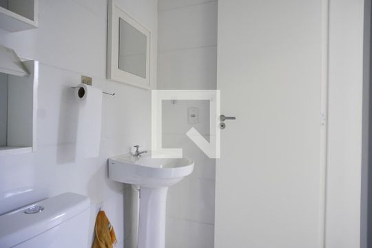 Banheiro de apartamento à venda com 2 quartos, 42m² em Morro Santana, Porto Alegre