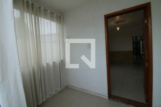 Varanda de casa à venda com 4 quartos, 135m² em Parada de Lucas, Rio de Janeiro