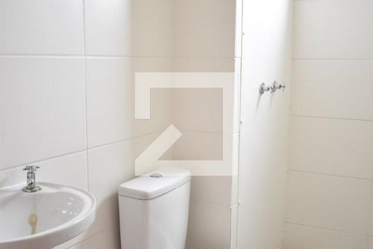 Banheiro de apartamento para alugar com 2 quartos, 44m² em Campo Grande, Rio de Janeiro