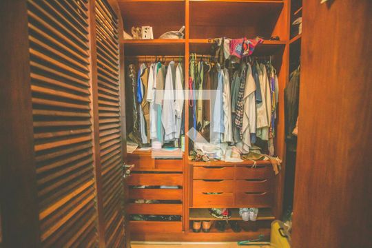 Closet de casa à venda com 4 quartos, 198m² em Vila Mariana, São Paulo