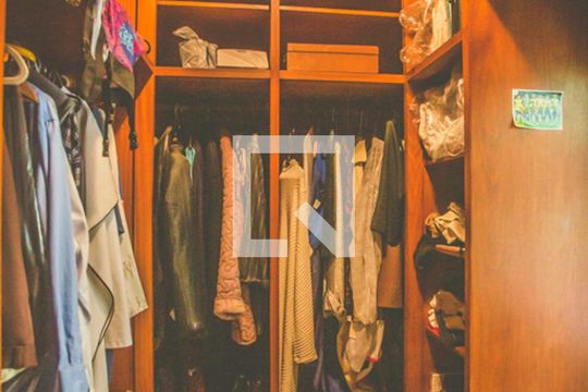 Closet de casa à venda com 4 quartos, 198m² em Vila Mariana, São Paulo