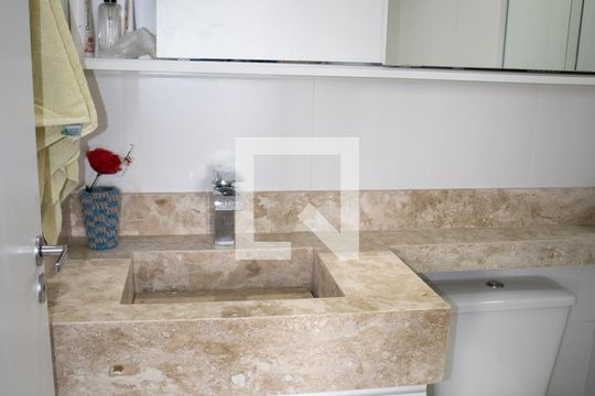 Banheiro de apartamento à venda com 2 quartos, 43m² em Vila Gustavo, São Paulo