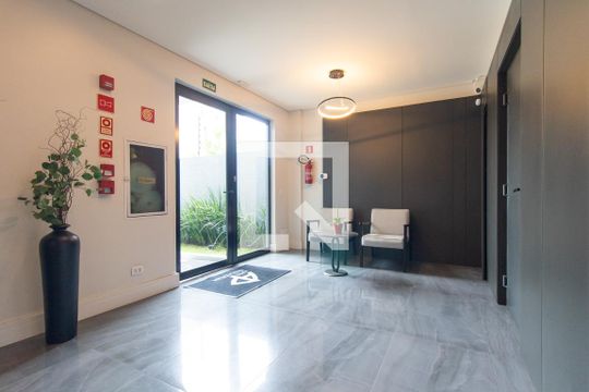 Hall de entrada de kitnet/studio para alugar com 1 quarto, 24m² em Novo Mundo, Curitiba