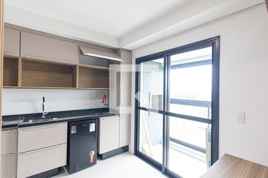 Sala/Cozinha de apartamento para alugar com 1 quarto, 24m² em Novo Mundo, Curitiba