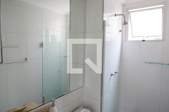 Banheiro de apartamento para alugar com 2 quartos, 38m² em Colônia (zona Leste), São Paulo