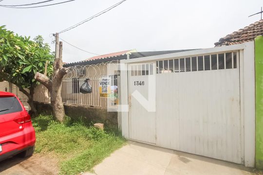 Fachada de casa à venda com 3 quartos, 95m² em Humaitá, Porto Alegre