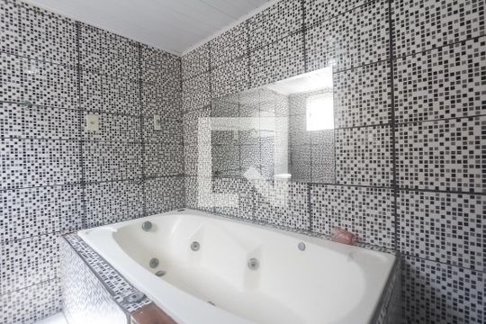 Banheiro suite de casa à venda com 3 quartos, 95m² em Humaitá, Porto Alegre