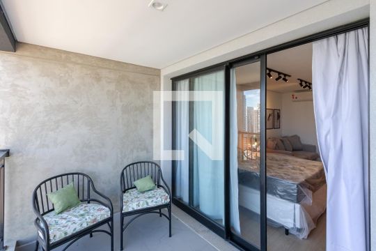 Varanda de kitnet/studio à venda com 1 quarto, 33m² em Vila Cordeiro, São Paulo