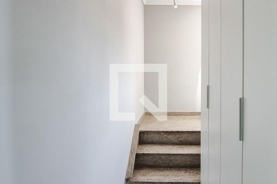Corredor de casa para alugar com 6 quartos, 200m² em Parque Sao Diogo, São Bernardo do Campo