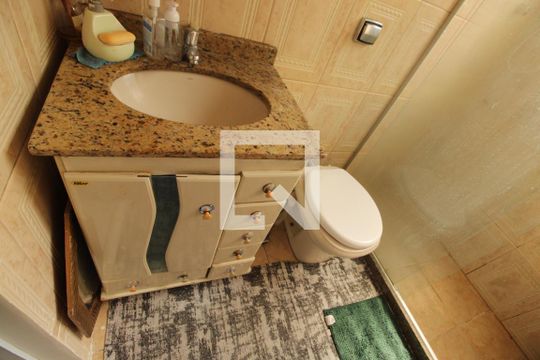 Banheiro de apartamento para alugar com 2 quartos, 65m² em Abolição, Rio de Janeiro