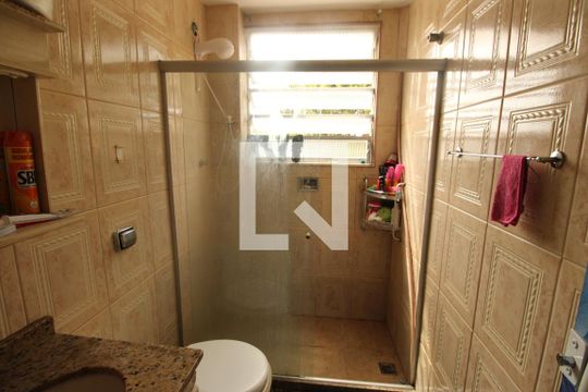 Banheiro de apartamento para alugar com 2 quartos, 65m² em Abolição, Rio de Janeiro