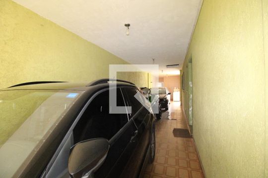 Garagem de casa à venda com 4 quartos, 360m² em Vila Salete, São Paulo