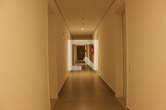 Corredor de kitnet/studio à venda com 1 quarto, 27m² em Pinheiros, São Paulo