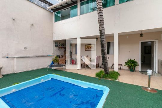 Área comum de casa à venda com 4 quartos, 160m² em Estoril, Belo Horizonte