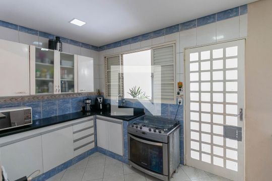 Cozinha de casa à venda com 4 quartos, 160m² em Estoril, Belo Horizonte