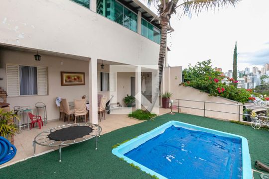 Área comum de casa à venda com 4 quartos, 160m² em Estoril, Belo Horizonte