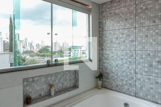 2 ° andar Quarto Banheiro de casa à venda com 4 quartos, 160m² em Estoril, Belo Horizonte