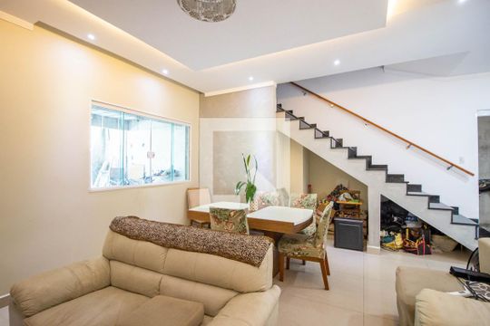 Sala de casa para alugar com 3 quartos, 700m² em Vila Santa Teresinha, São Paulo