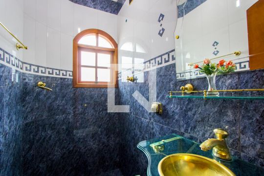 Banheiro do quarto 1 de casa à venda com 4 quartos, 300m² em Jardim Stella, Santo André